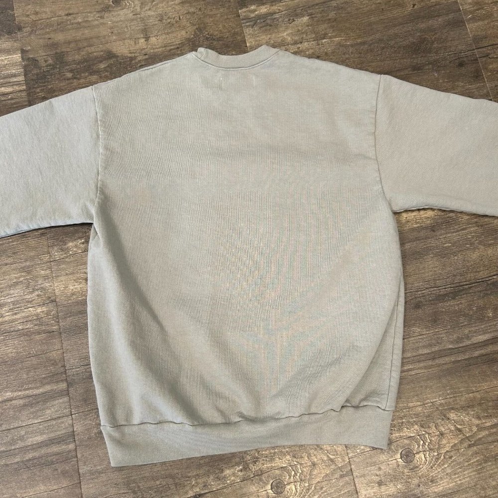 Rich Mom Essential Sweatshirt Unisex Size Medium Crewneck Pullover - Picture 7 of 9
